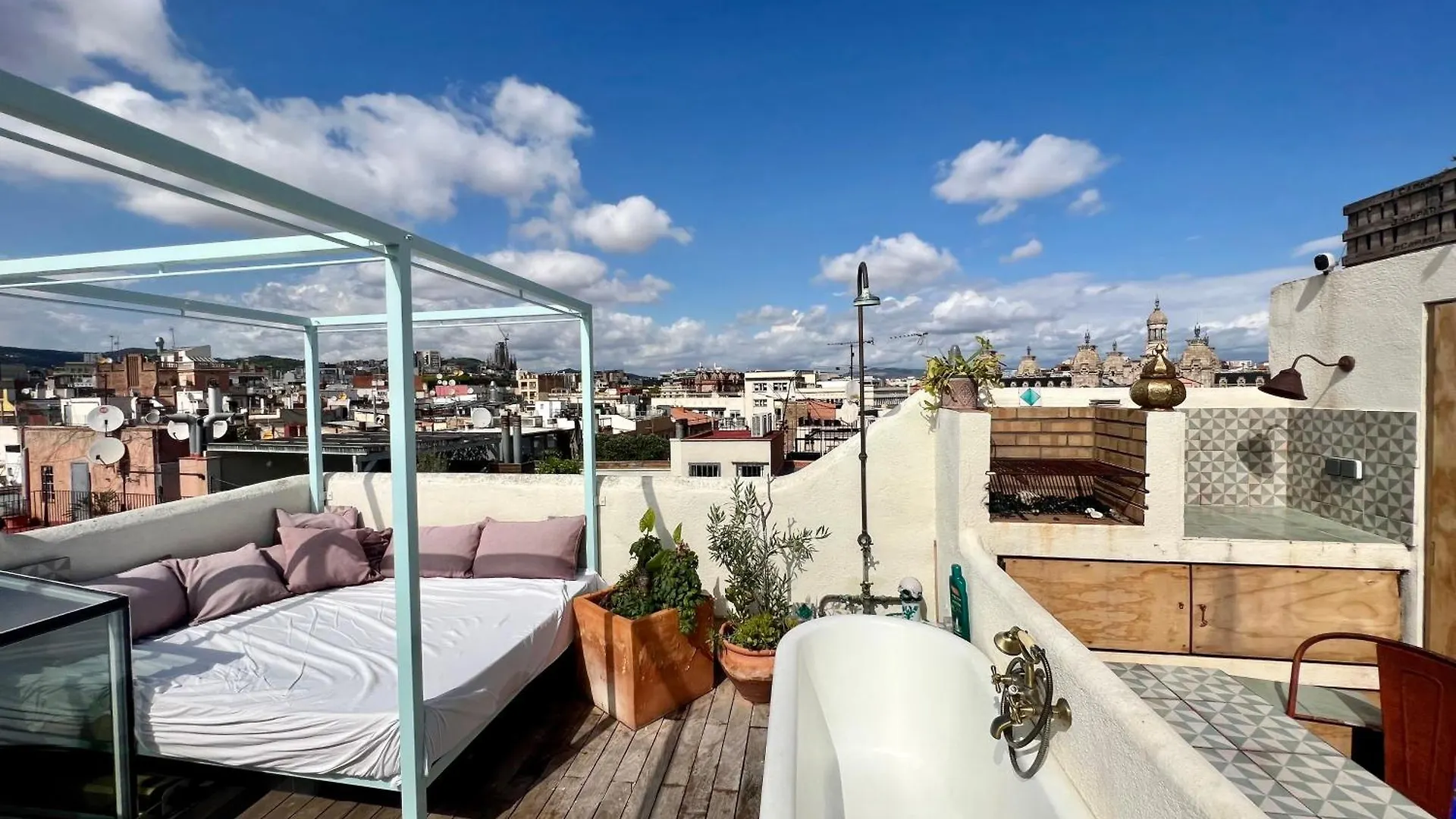 Outdoor Bathtub! 360 Rooftop With Chill Out And Amazing Views! Barcellona