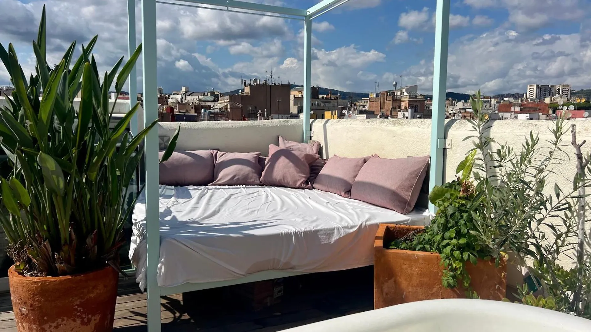 Outdoor Bathtub! 360 Rooftop With Chill Out And Amazing Views! Barcellona